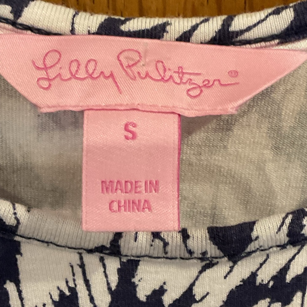 Lilly Pulitzer Jarrett Beach Romper. Blue & White Tropical Pattern. Size Small - Picture 5 of 5